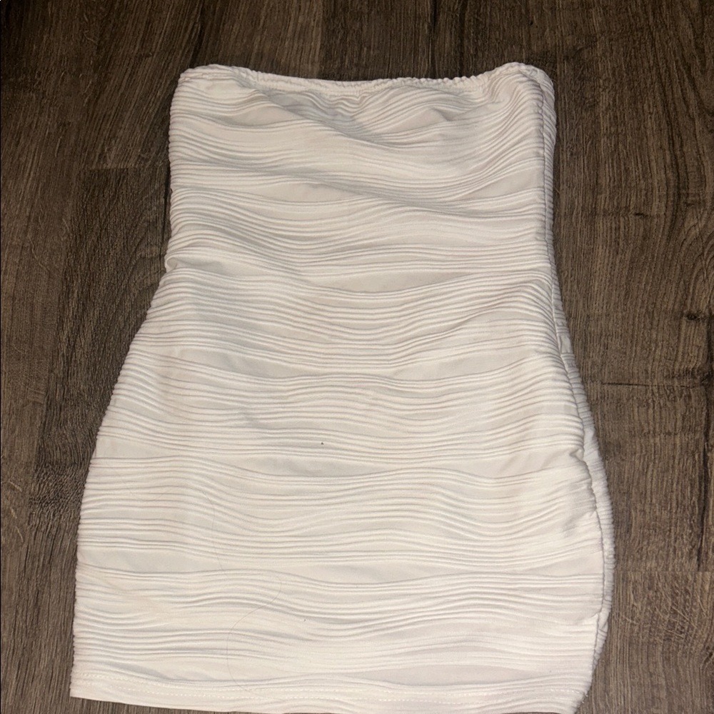 Elegant White Strapless Dress